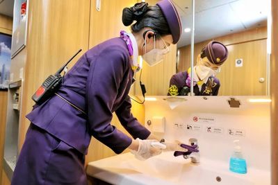 元旦假期铁路运输餐饮服务保障全面启动，预计单日服务旅客超500万人次